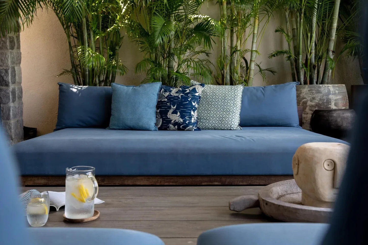 Shaded outdoor sala with daybeds